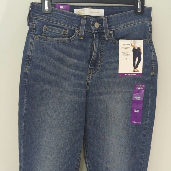 Signature‎ By Levi's Strauss Women's Mid Rise Skinny Med Wash Sz. 27 NWT - Picture 2 of 10